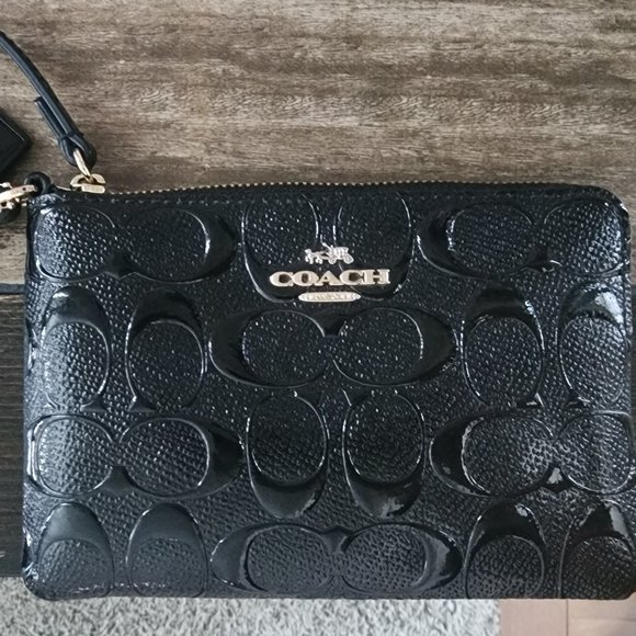 Coach Handbags - Coach wristlet